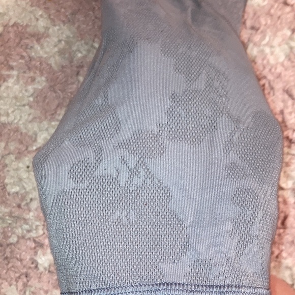 Lululemon mesh bottom crops - Picture 3 of 4